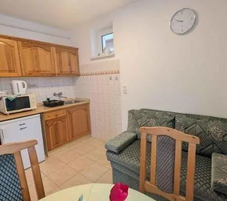 Apartmanhaz Cedrus 8 Apartment *