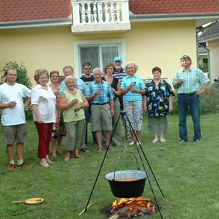 Apartmanhaz Cedrus 8 *