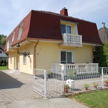 Apartmanhaz Cedrus 8 زلاكاروس