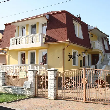 Apartmanhaz Cedrus 8 شقة